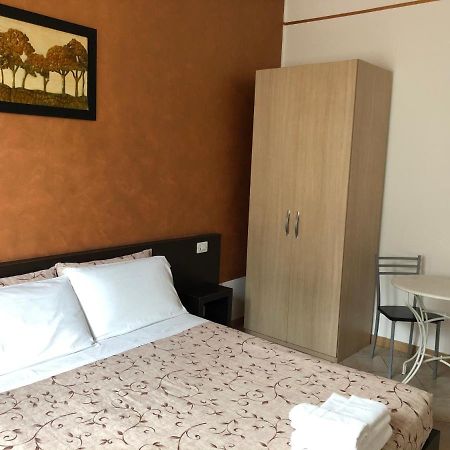La Siesta Bed&Residence Cardano Al Campo Eksteriør billede